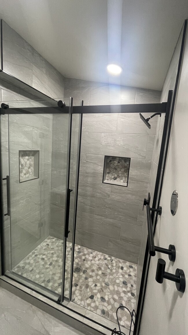 Building Photo - 1317 Marline Ave