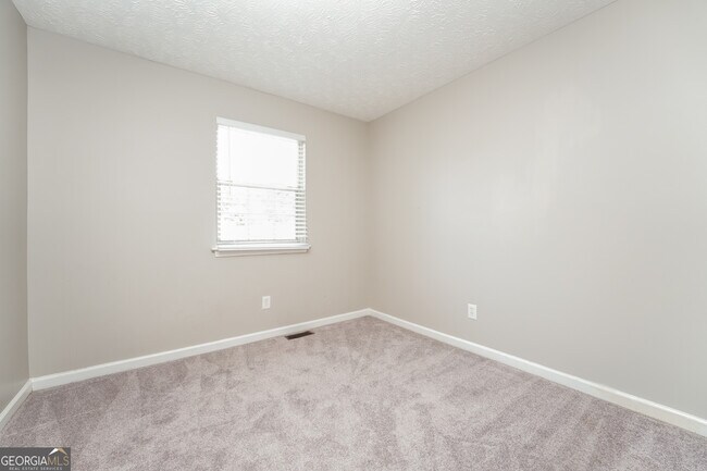 Building Photo - 5591 Spg Hl Bnd