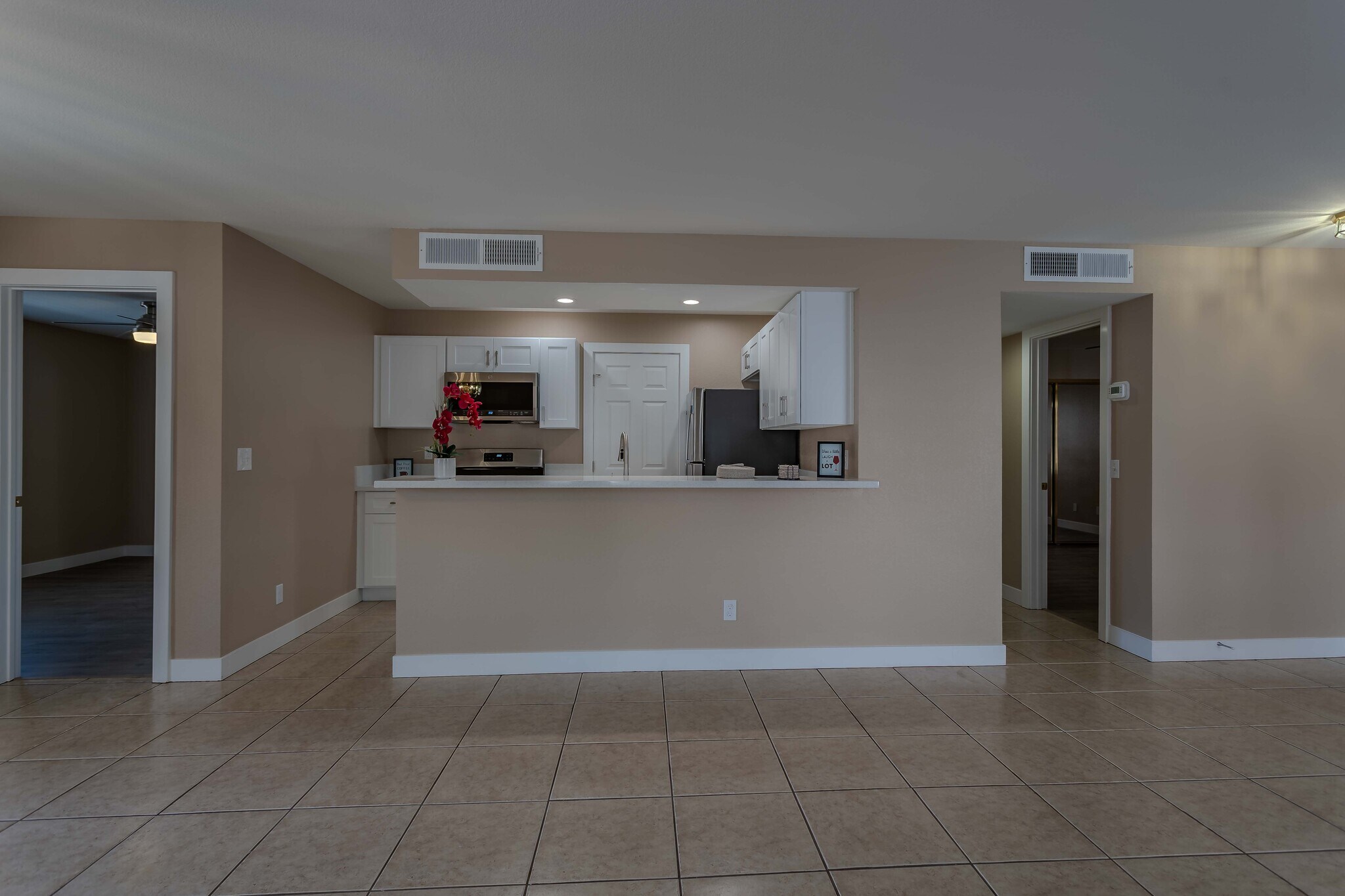Building Photo - 7570 W Flamingo Rd