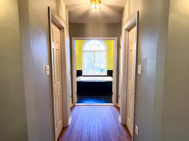 Building Photo - 557 Longhorn Crescent