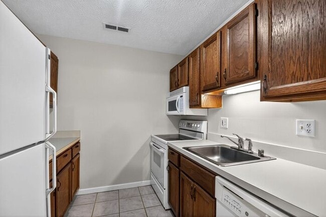 Building Photo - 23252 Chestnut Oak Ct