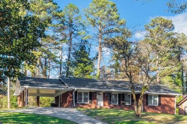 Primary Photo - Don’t Miss Out! Look, Lease, and Live Spec...