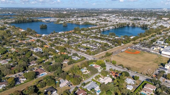 Building Photo - 5626 SW 69th Ave