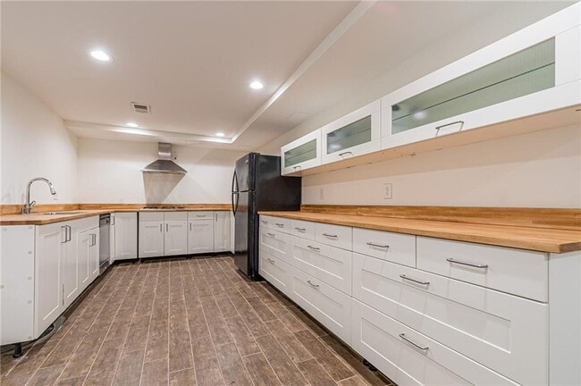 Building Photo - 4523 Runnemede Rd NW