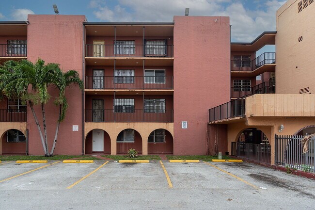 Building Photo - 6620 W 2nd Ct