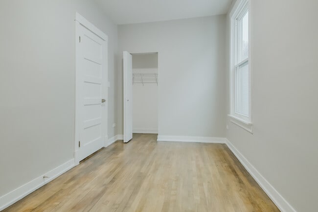 Building Photo - 2842 N Avers Ave