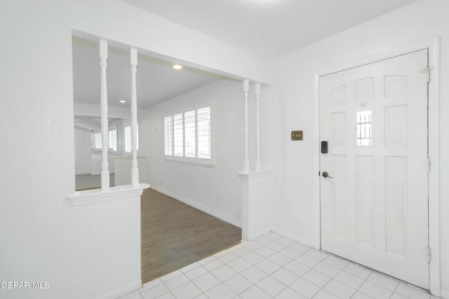 Building Photo - 8608 Catalpa Ln