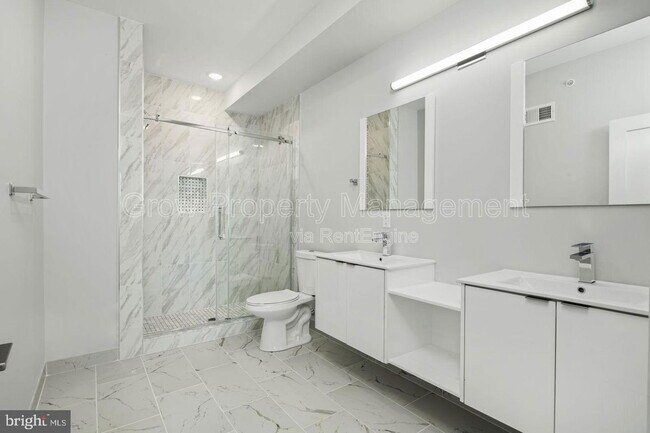 Building Photo - 1904 E York St