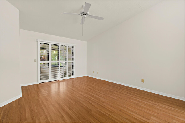 Building Photo - 604 Parkside Pl