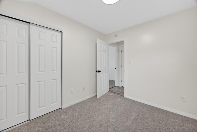 Building Photo - 599 E Graham Pl