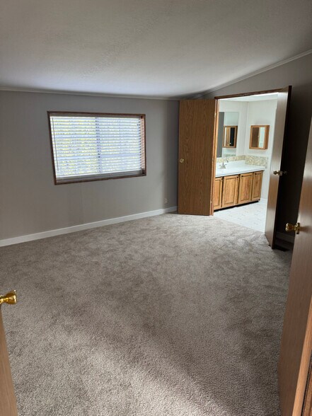 Building Photo - 15215 NE 99th St