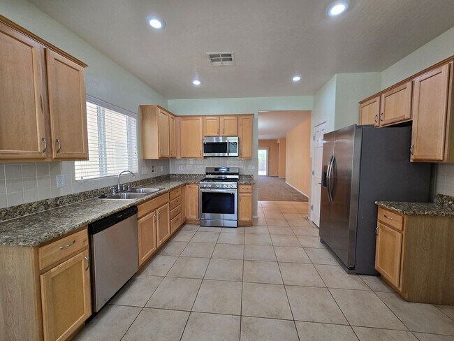 Building Photo - 3 BED / 2 BATH SINGLE STORY HOME IN SUN CI...