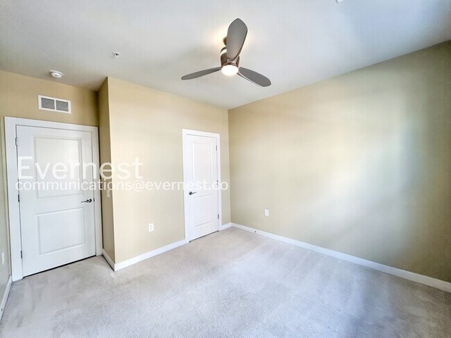 Building Photo - Spacious 3 Bed, 2.5 Bath Town Home with Attached Garage | Pet Friendly