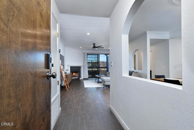 Building Photo - 5534 Encino Ave
