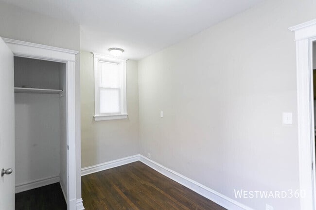 Building Photo - 5417 S Drexel Ave