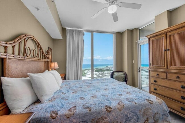 Building Photo - 2 Portofino Dr