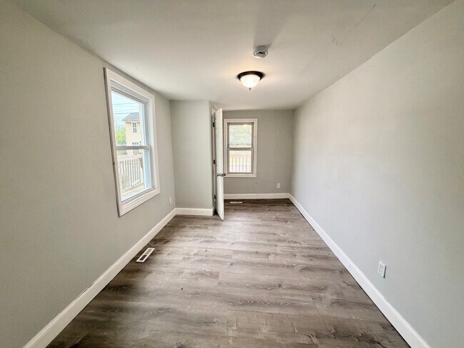Building Photo - 328 Bailey St
