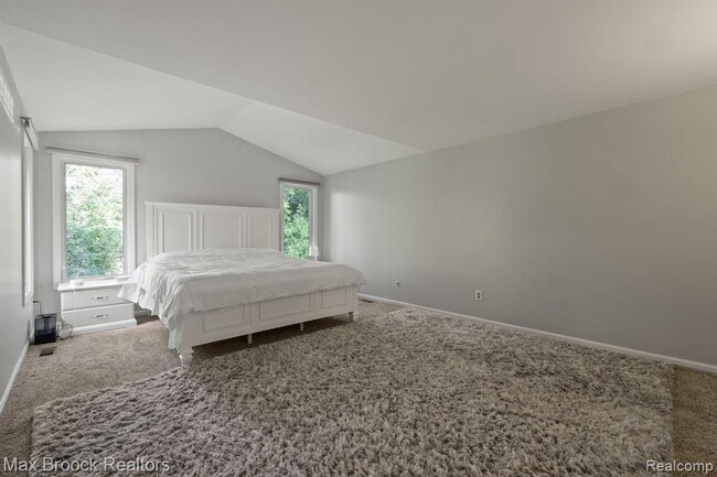 Building Photo - 1125 Meadowglen Ct
