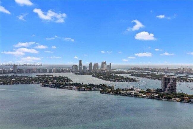 Building Photo - 700 NE 24th St