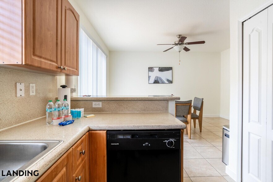 Building Photo - 1140 SE 24th Rd