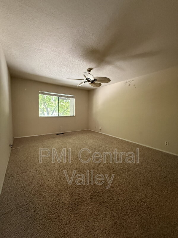 Building Photo - 1725 Edgebrook Dr
