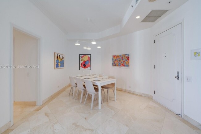 Building Photo - 888 Brickell Key Dr