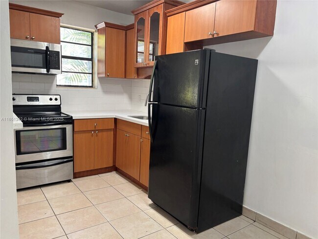 Building Photo - 880 NW 31st Ave