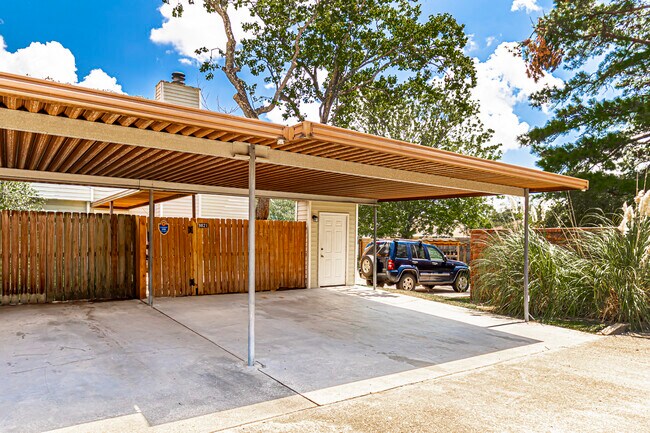 Building Photo - 9821 Siegen Ln