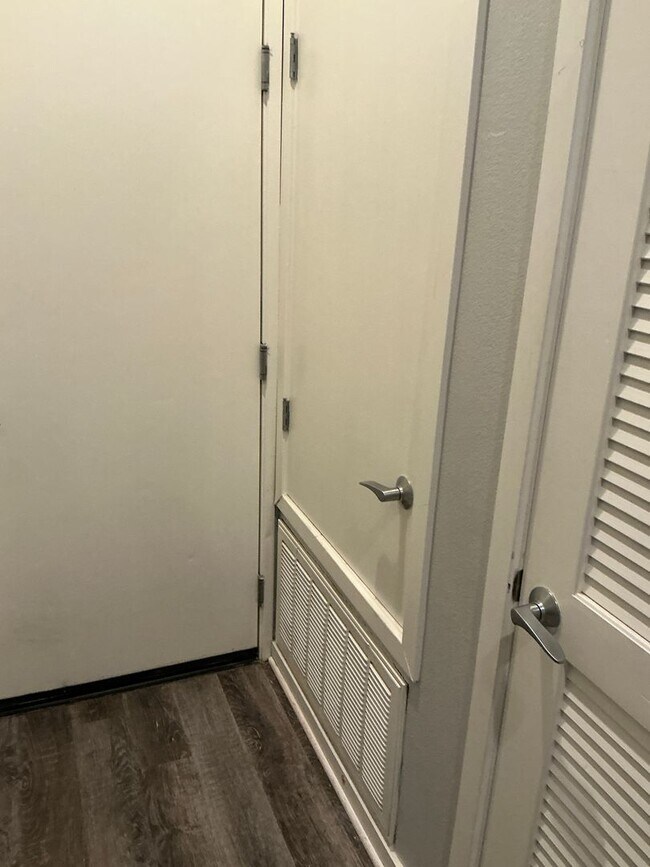 Building Photo - 3 Bedroom 3 Bath Townhouse Style Condo at Depot Walk in Orange