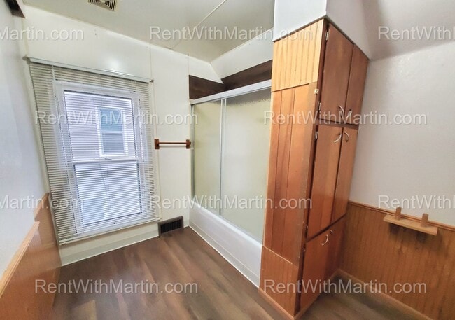 Building Photo - FOR RENT- Lovely 3 bedroom home on the West Side!