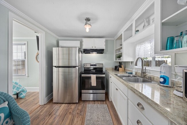 Building Photo - SNOWBIRD RENTAL- Pura Vida Cottage 4 Block...