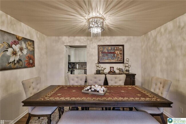 Building Photo - 204 Ridings Cir