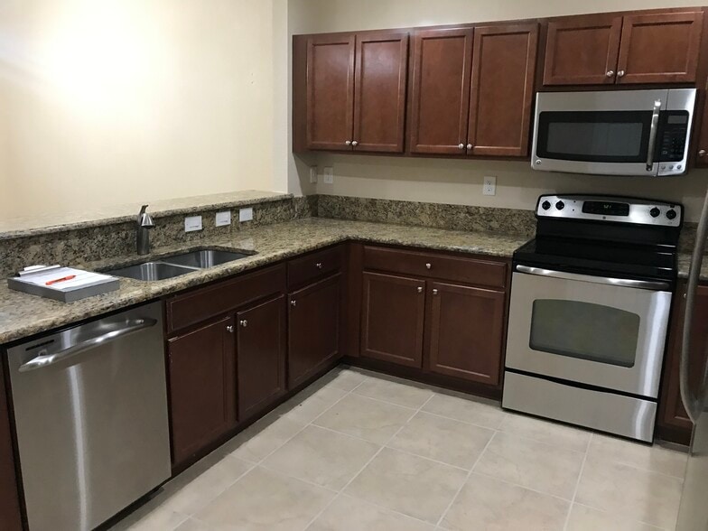 Primary Photo - 3222 NW 31st Ter