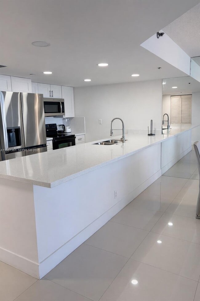 Building Photo - 1717 N Bayshore Dr