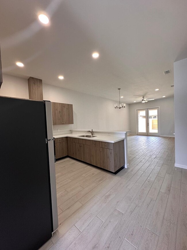 Building Photo - 1001 Julia St