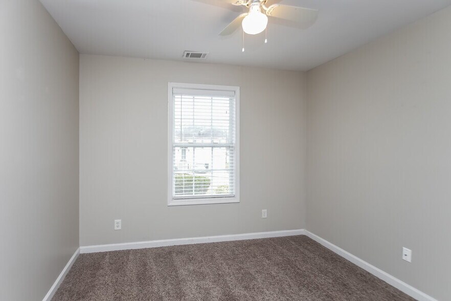 Building Photo - 6621 Killington Ct