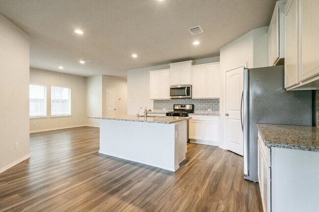 Building Photo - 16856 Pink Wintergreen Dr