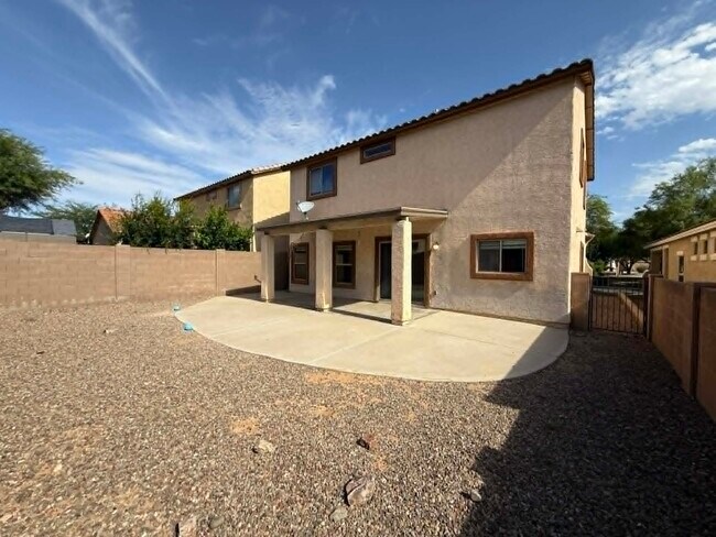 Building Photo - 885 W Calle Muro Fuerte