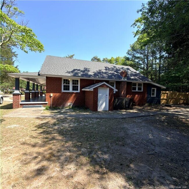 Building Photo - 228 Eastwood Ave