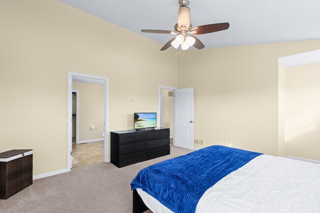 Building Photo - 430 Rockcrest Way