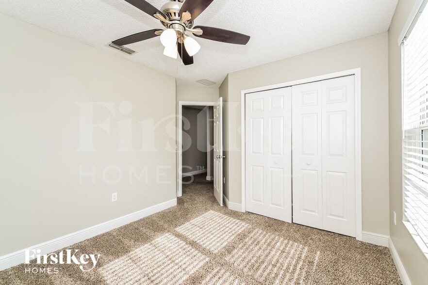 Building Photo - 654 Parakeet Ct