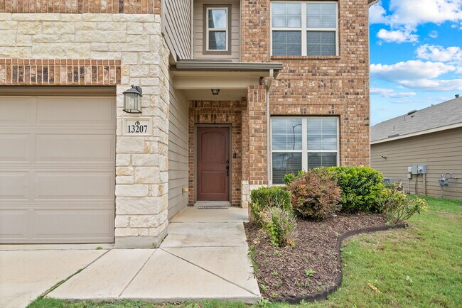 Building Photo - 13207 Frio Parke