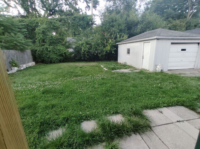Building Photo - Charming 3 Br Home in Whitehall