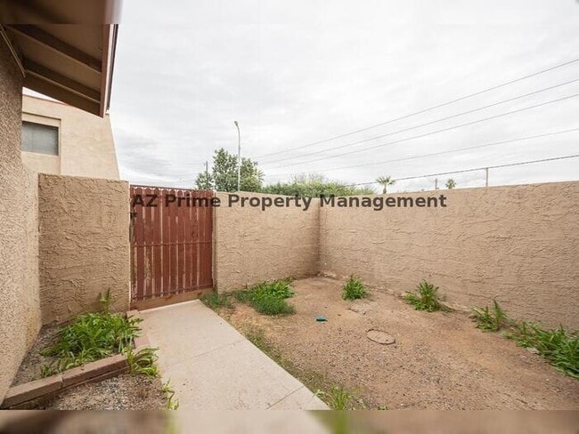 Building Photo - 5041 N 39th Dr