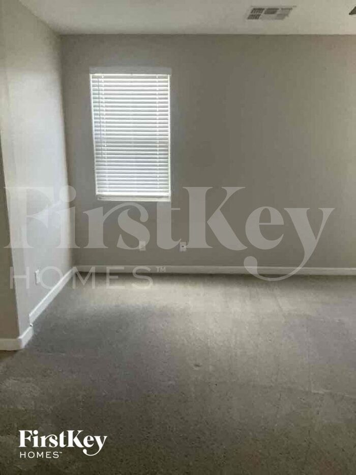 Building Photo - 18816 W Canterbury Dr