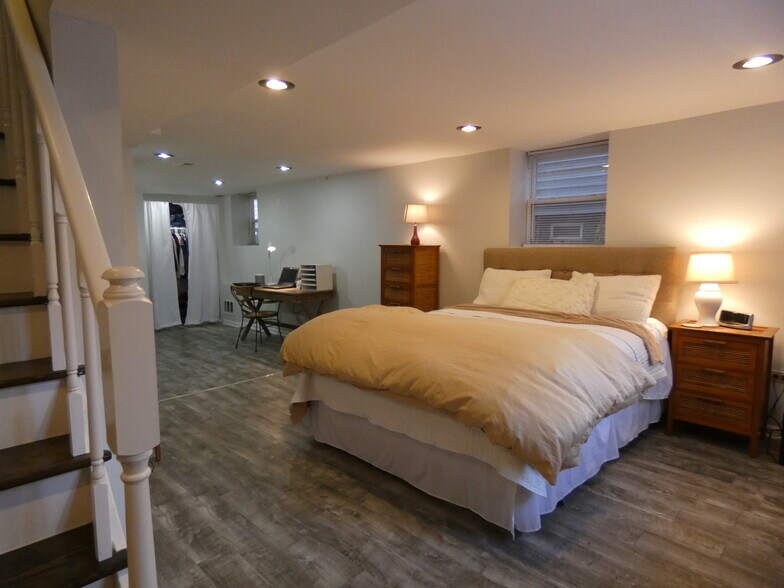 Building Photo - 1929 N Richmond St