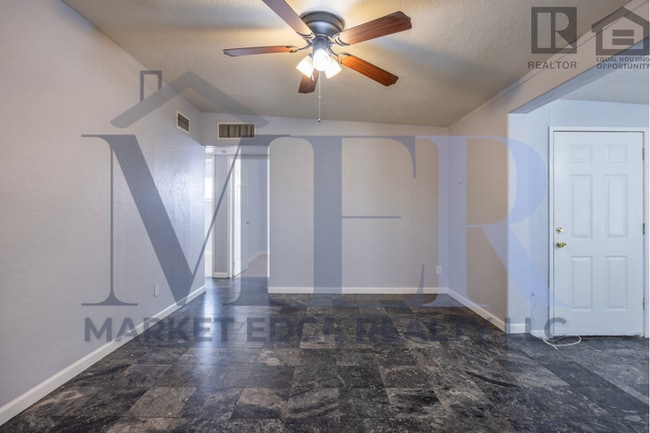 Building Photo - 3Bed/1Bath Home at Mesa/Broadway! $1499 MO...