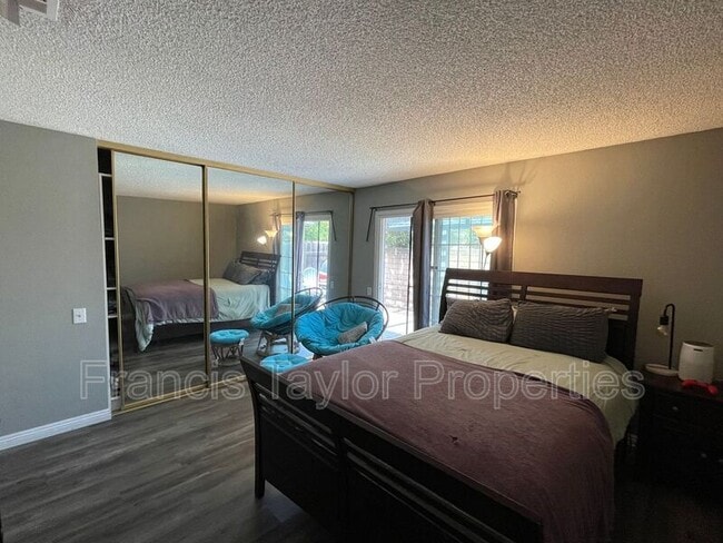 Building Photo - 2422 Teaberry Glen