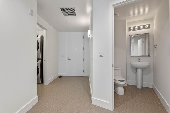 Building Photo - Luxury Corner Unit in Downtown Orlando’s Premier High-Rise Building