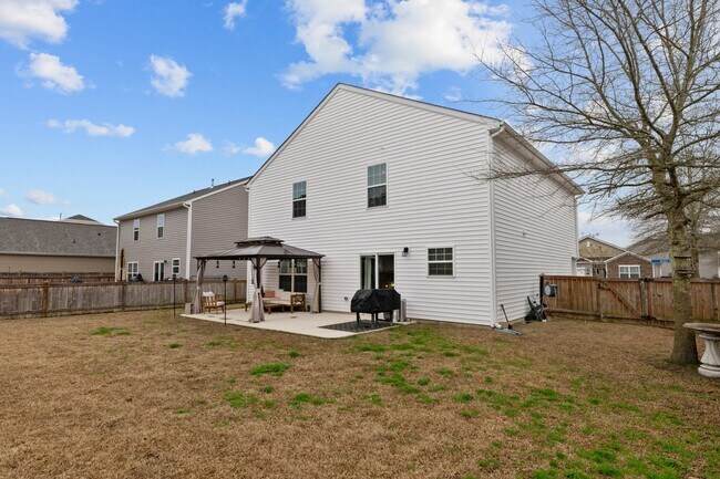 Building Photo - 301 Ginger Dr